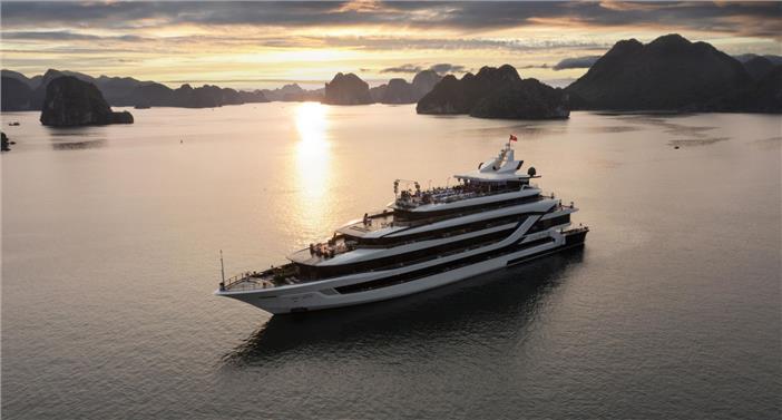 Du thuyền Calista Cruise